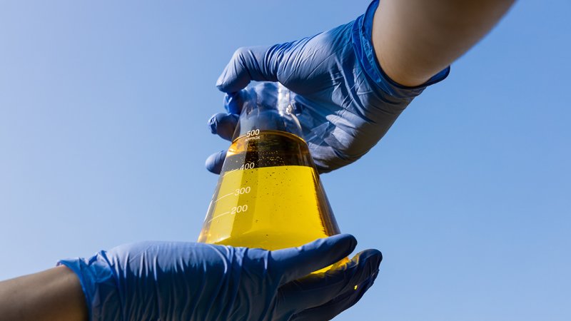 The final product of biomass esterification is biodiesel. (Source: © ThamKC / stock.adobe.com)