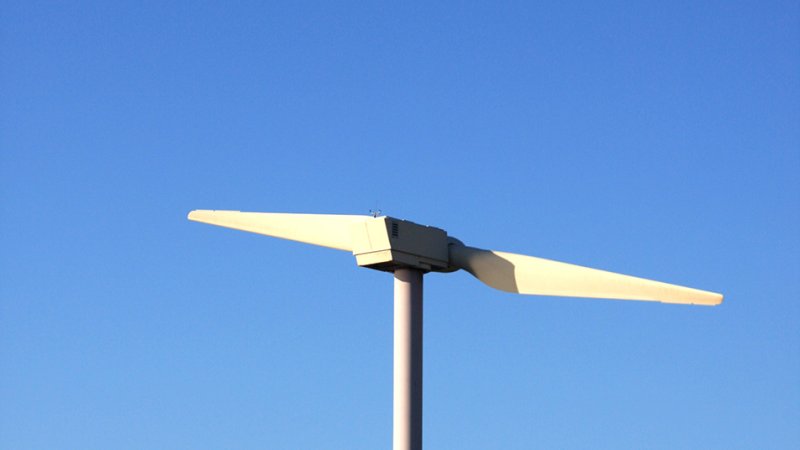 A row of modern two-bladed wind turbines (The Netherlands). (Source: © surpasspro / stock.adobe.com)