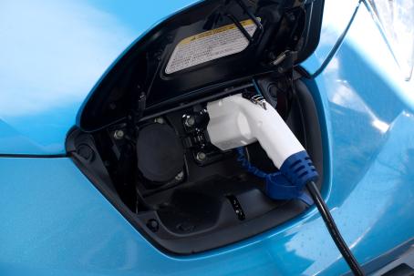 With the increase number of electric cars will also increase the number of charging stations powered from the solar ports or solar trees. (Source: © Smart7 / stock.adobe.com)