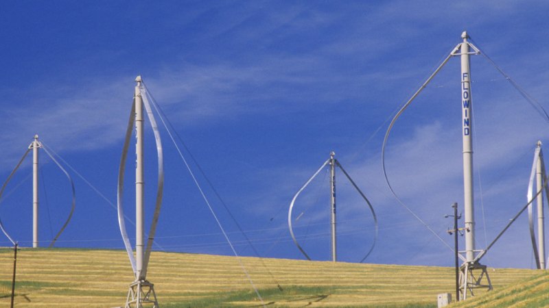 Mechanically stressed Darrieus vertical axis wind turbines must be firmly anchored to the ground. (Source: © spiritofamerica / stock.adobe.com)