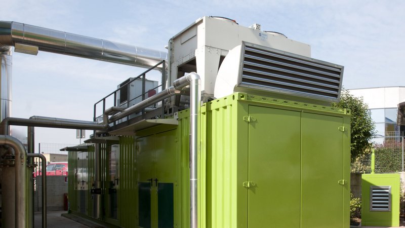 A small external stationary unit for energy production from biofuels. (Source: © Moreno Soppelsa / stock.adobe.com)