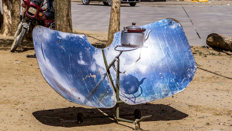 A solar parabolic cooker is used to boil a kettle in Tibet. (Source: © UlyssePixel / stock.adobe.com)
