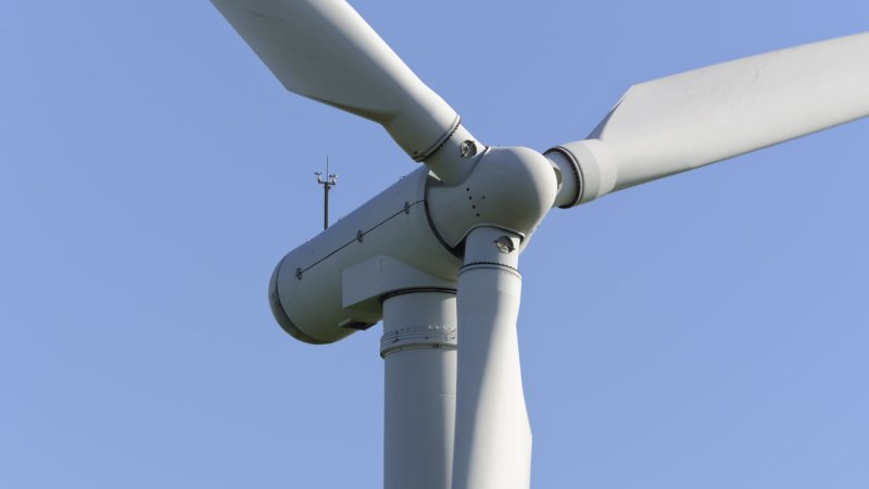 One of thirteen horizontal axis wind turbines, working at the Royd Moor (England) wind farm. This turbine has a 37&nbsp;m diameter and a capacity of 500&nbsp;kW. (Source: © Stephen Meese / stock.adobe.com)