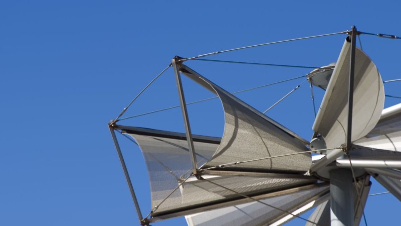 An unconventional vertical axis wind turbine which makes use of the difference of the drag coefficient between the convex and concave sides of the blades. (Source: © Aaron Kohr / stock.adobe.com)