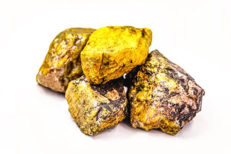 The original from of uranium. After processing, the resulting materials is used to produce nuclear fuel. (Source: © RHJ / stock.adobe.com)