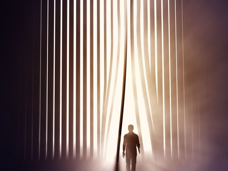 Can I walk through the wall thanks to the quantum theory? (Source: © Photobank / stock.adobe.com)