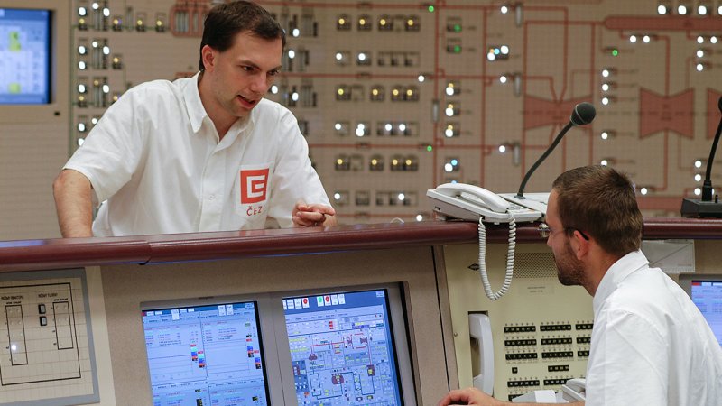 Apart from the actual safety of a nuclear facility, which is represented by the safety and control systems, the operator’s quality and professionalism is also very important. Only one in ten applicants who would like to become a nuclear block operator is accepted, due to a very strict selection process. (Source: ČEZ, a. s.)