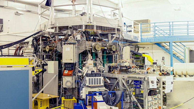 A small experimental tokamak used to study the behavior of charged particles and matter under conditions similar to the fusion environment. (Source: © Nataliya Hora / stock.adobe.com)