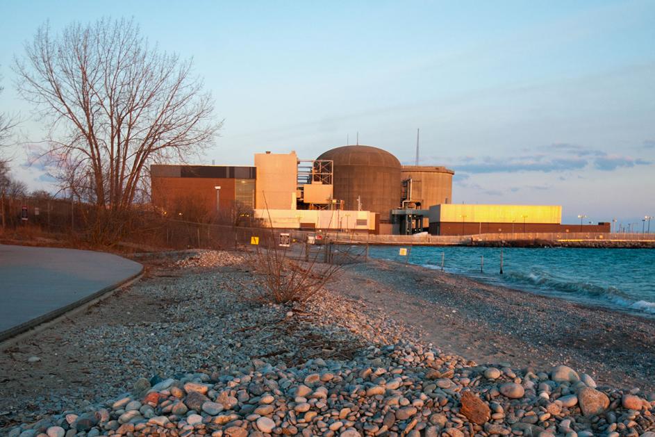 Nuclear Plant in Pickering with eight CANDU heavy water reactors on the coast of Lake Ontario, Canada. (Source: © roxxyphotos / stock.adobe.com)