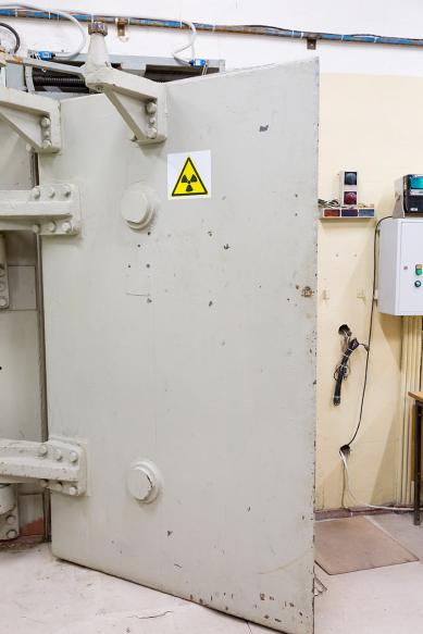 The containment and some other hermetically sealed areas cannot be accessed when the reactor is operating. Special passages for operators are opened only during refueling and maintenance shutdowns. (Source: © Shchipkova Elena / stock.adobe.com)