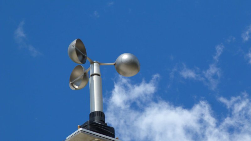 Wind speeds are determined using an anemometer. This one in particular is of the common Savonius turbine design. (Source: © Istvan / stock.adobe.com)