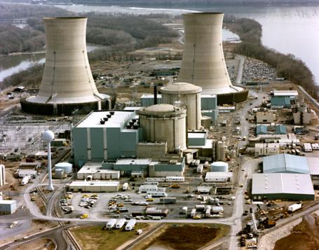 Containments and operational buildings of Units 1 and 2 at the Three Mile Island Nuclear Power Plant. The cooling towers in the background belong to the decommissioned Unit 2. (Source: Wikipedia.org) Containments and operational buildings of Units 1 and 2 at the Three Mile Island Nuclear Power Plant. The cooling towers in the background belong to the decommissioned Unit 2. (Source: Wikipedia.org)