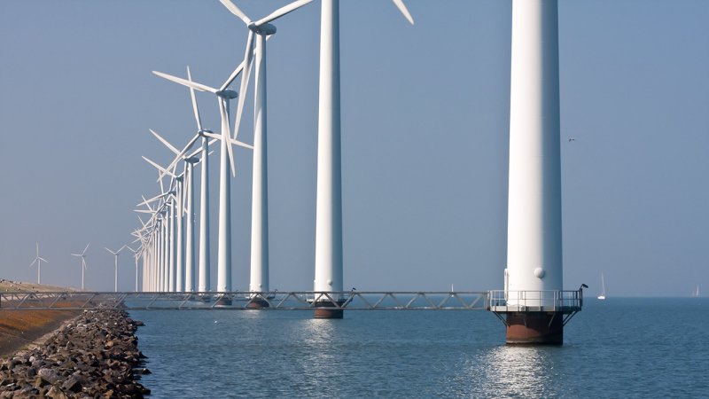Wind parks will gradually move from the inland sites to the coastal waters. (Source: © Kruwt / stock.adobe.com)