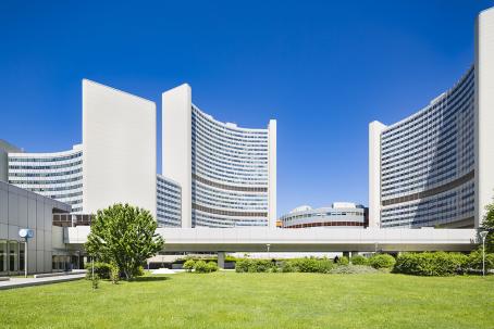 Modern buildings of the Viennese international center used as headquarters of The International Atomic Energy Agency (IAEA) and offices of the United Nations. (Source: © IndustryAndTravel / stock.adobe.com)