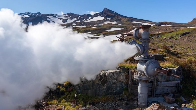 One of the production wells of the geothermal power plant, Kamchatka peninsula. (Source: © Alexander Piragis / stock.adobe.com)