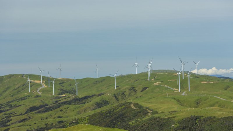 A wind farm in a mountainous area in the vicinity of Wellington, the capital of New Zealand. (Source: © pespiero / stock.adobe.com)
