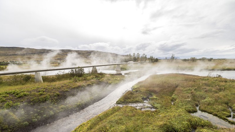 Hot geothermal springs will be even in the future used as a heat source for a district town heating. (Source: © picturist / stock.adobe.com)