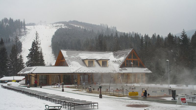 The Oravice Thermal Spa (Slovakia) utilizes natural mineralized water of a temperature of 58 °C from a depth of 1,600 meters. (Source: © Mirek Hejnicki / stock.adobe.com)