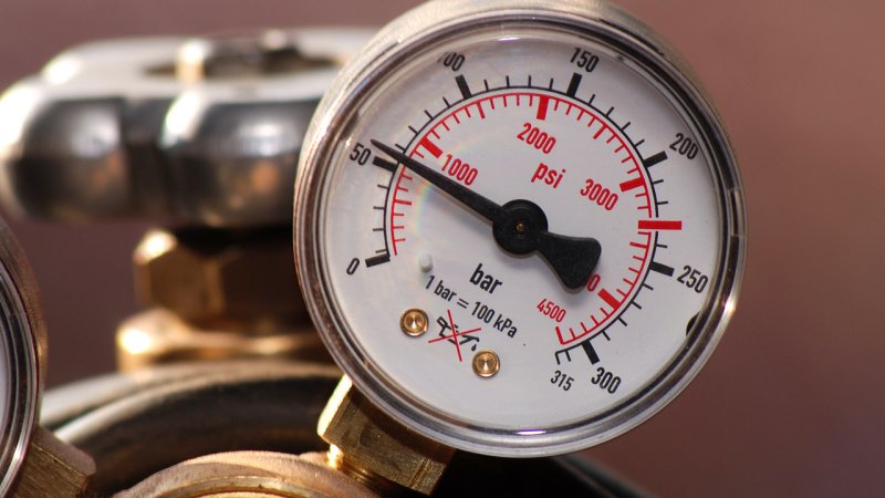 Gaseous coolant used in the gas-cooled reactors is pressurized under lower pressure (3 to 4 MPa) compared to the pressurized water reactors and it allows operation at higher output temperatures. (Source: © sima / stock.adobe.com)