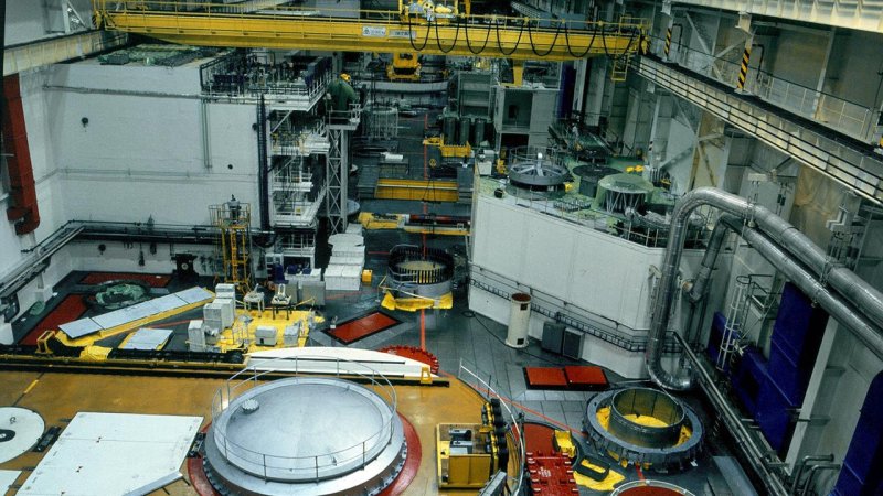 Reactor hall containing two blocks of the Dukovany nuclear power plant. Under the silver cover, there is the heart of any power plant: the nuclear reactor. (Source: ČEZ, a. s.)