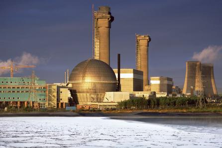 Sellafield is the main nuclear center in Great Britain with several reprocessing facilities, a decommissioned nuclear power plant, and many other nuclear facilities. (Source: © mrallen / stock.adobe.com)