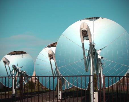 The high efficiency of parabolic dish collectors is somewhat cancelled out by the fact that they require two axis rotation in order to track the sun. (Source: © jdoms / stock.adobe.com)