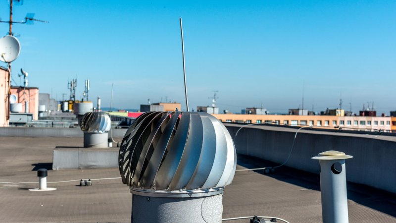 A roof Savonius turbine. (Source: © stockfotocz / stock.adobe.com)