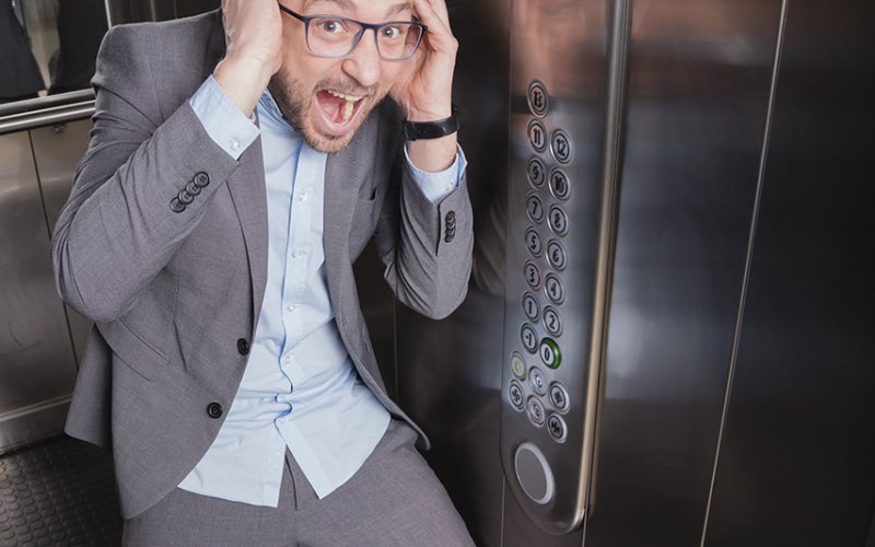 Hypothetical rescue in a falling elevator (Source: © zphoto83 / stock.adobe.com)