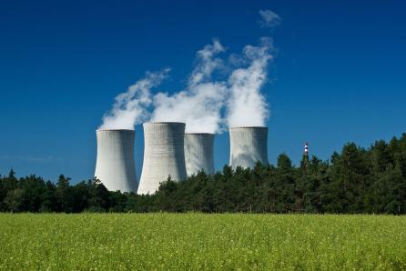 Cooling towers with natural air circulation are a dominant feature of all the nuclear and fossil power plants that do not use a direct cooling by river or by seawater. (Source: © meryll / stock.adobe.com)