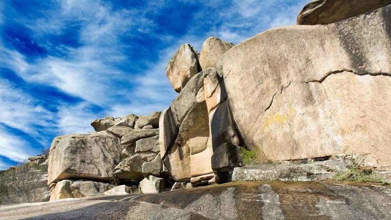 Deep granite massifs form stable geological formations suitable for construction of the deep repositories. (Source: © dgmata / stock.adobe.com)