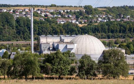 The way a nuclear facility is operated (here Obrigheim Nuclear Power Plant) can significantly influence the complexity of its future decommissioning. An important role is played by the level of activation and contamination of materials. (Source: &copy; A.Freund / stock.adobe.com)