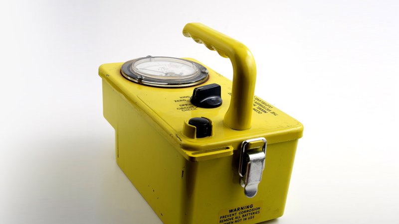 American made measurement device CD V-700 used for radiological survey. It is used to measure beta and gamma radiation using the Geiger-Müller counter. (Source: © Albert Lozano-Nieto / stock.adobe.com)