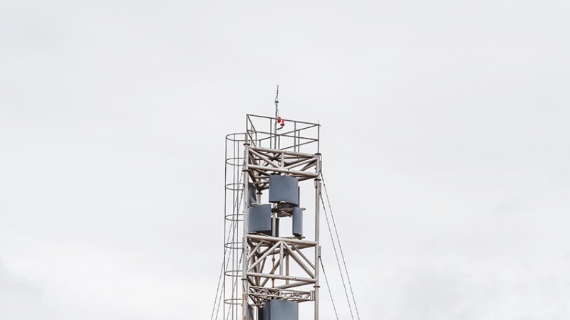 An interesting design of a vertical axis wind turbine. (Source: © smuay / stock.adobe.com)