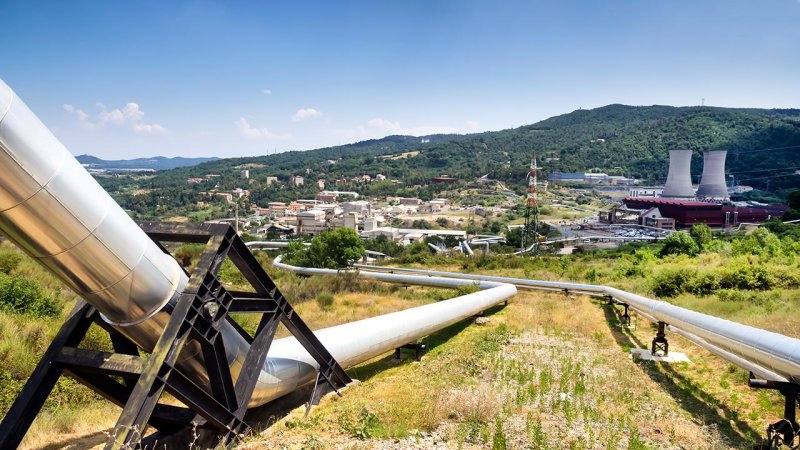 The Larderello geothermal power plant (Italy) was built in one of the most active geothermal areas on Earth. (Source: © Frankix / stock.adobe.com)