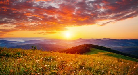 Why is the colour of photos of the countryside different in the morning and in the evening (the sun has a similar angle)?