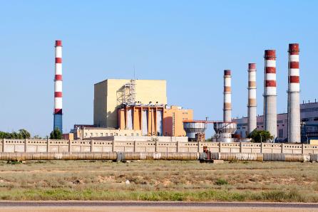 The fast sodium-cooled reactor BN 350 located in Aktau, Kazakhstan, was constructed on the coast of the Caspian Sea. Apart from the generation of electricity and production of plutonium, it also supplied heat to the adjacent desalination facility. (Source: © yevgeniy11 / stock.adobe.com)