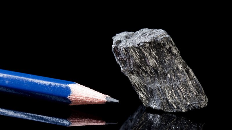 A piece of carbon mineral in the form of graphite that is used in pencils. Due to its special properties, it is also used in some types of reactors to moderate fast neutrons. (Source: © Anneke / stock.adobe.com)