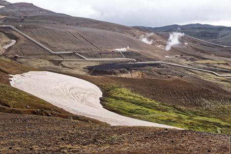 Active wells with supply pipes for the Krafla geothermal power plant (Iceland). (Source: © Jean-Pierre Cudennec / stock.adobe.com)