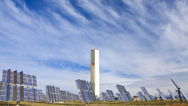 All types of concentrating solar power plants use the classic turbine power cycle to generate power. (Source: © Darren Baker / stock.adobe.com)