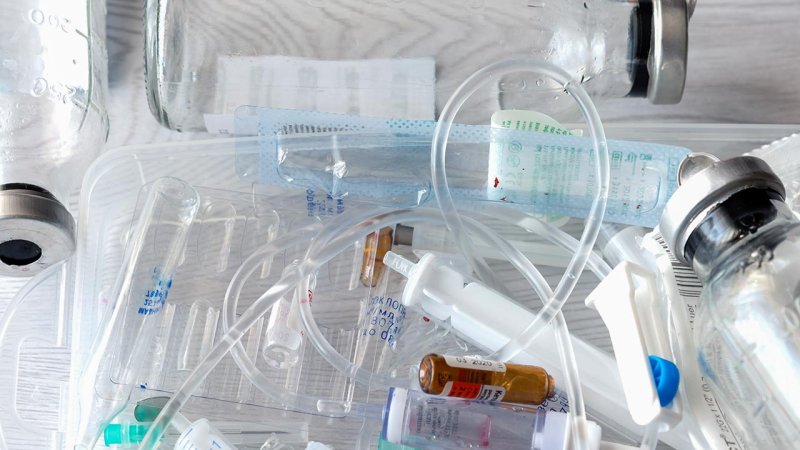 Jars, syringes, and other medical material that was in direct contact with radioactive substances are the so-called institutional waste. The majority of this waste is low-level waste. (Source: © Elena Cherkasova / stock.adobe.com)