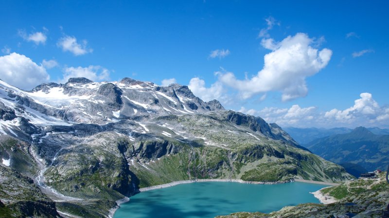 The precipitation water that accumulates in the Alps has significant hydrologic potential and may be used to produce power. (Source: © rparys / stock.adobe.com)
