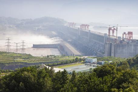 Three Gorges Dam (Source: © sinitar / stock.adobe.com)