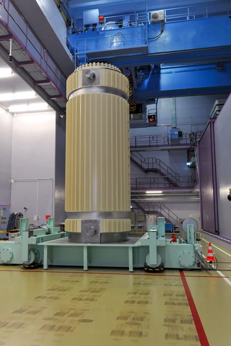 A transport and storage cask for spent nuclear fuel being handled inside an interim storage facility. Such casks provide shielding, cooling, and physical protection during transport and long-term storage. (Source: © fototrm12 / stock.adobe.com) A transport and storage cask for spent nuclear fuel being handled inside an interim storage facility. Such casks provide shielding, cooling, and physical protection during transport and long-term storage. (Source: © fototrm12 / stock.adobe.com)