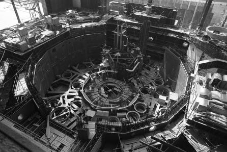 Construction of the Temelin nuclear power plant; concreting of the hermetically sealed cavities for the steam generators and for the primary circuit’s auxiliary equipment. (Source: ČEZ, a. s.)