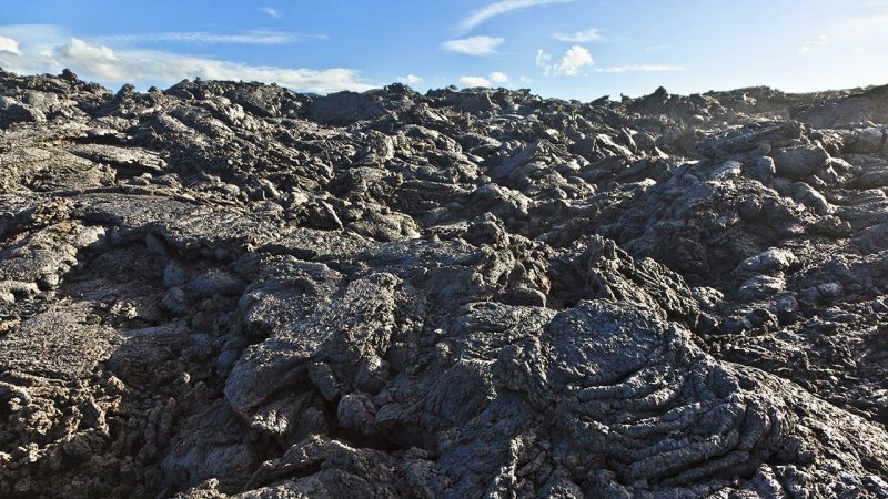 Solidified lava forming another layer of the Earth’s crust. (Source: © travelview / stock.adobe.com)