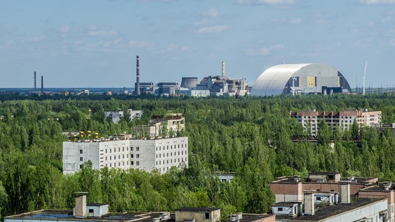 The heavily damaged block 4 of the Chernobyl nuclear power plant (RBMK 1,000) after the accident, as seen from the nearby deserted town of Pripyat. The credibility of the nuclear power industry’s safety was badly shaken by the accident. (Source: © Torsten Pursche, Andrew / stock.adobe.com)