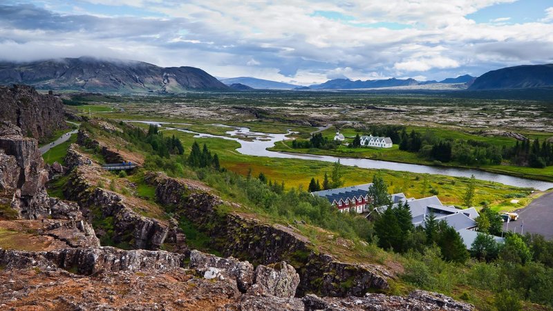 The Thingvellir National Park (Iceland) lies just over the meeting line of the North American and the Eurasian tectonic plates, the movements of which often cause measurable earthquakes. (Source: © Frankix / stock.adobe.com)