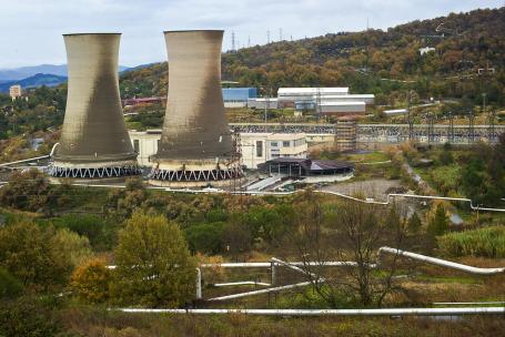 The first geothermal power plant was put into service in 1911 in the Valle del Diavolo valley, near the Italian town of Larderello. (Source: © Giacomo Ciangottini / stock.adobe.com)