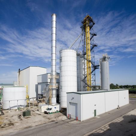An ethanol production refinery. (Source: © AZP Worldwide / stock.adobe.com)