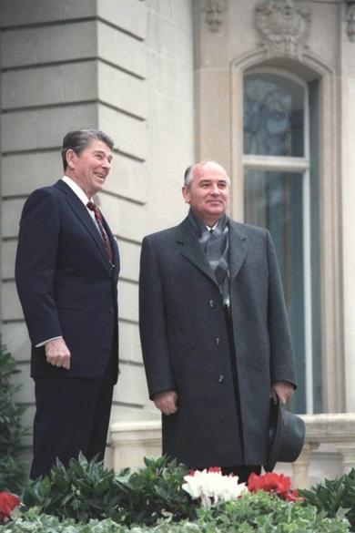 US President Reagan and General Secretary Gorbachev of the Soviet Union during the Geneva Summit, 1985. (Credit © ITER Organization, www.iter.org)